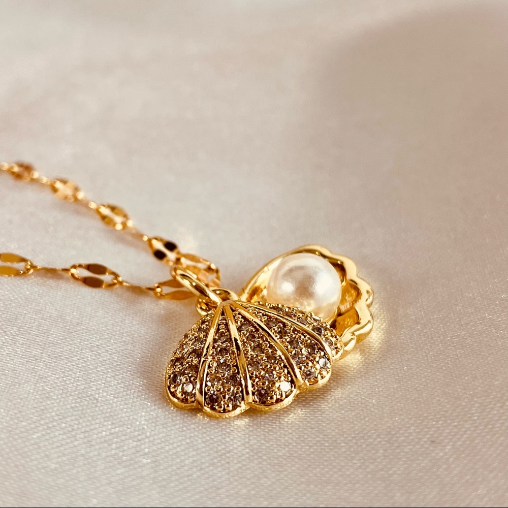 Seashell -Pearl CZ Pendant Dainty Chain Necklace in Gold - Picture 2 of 10